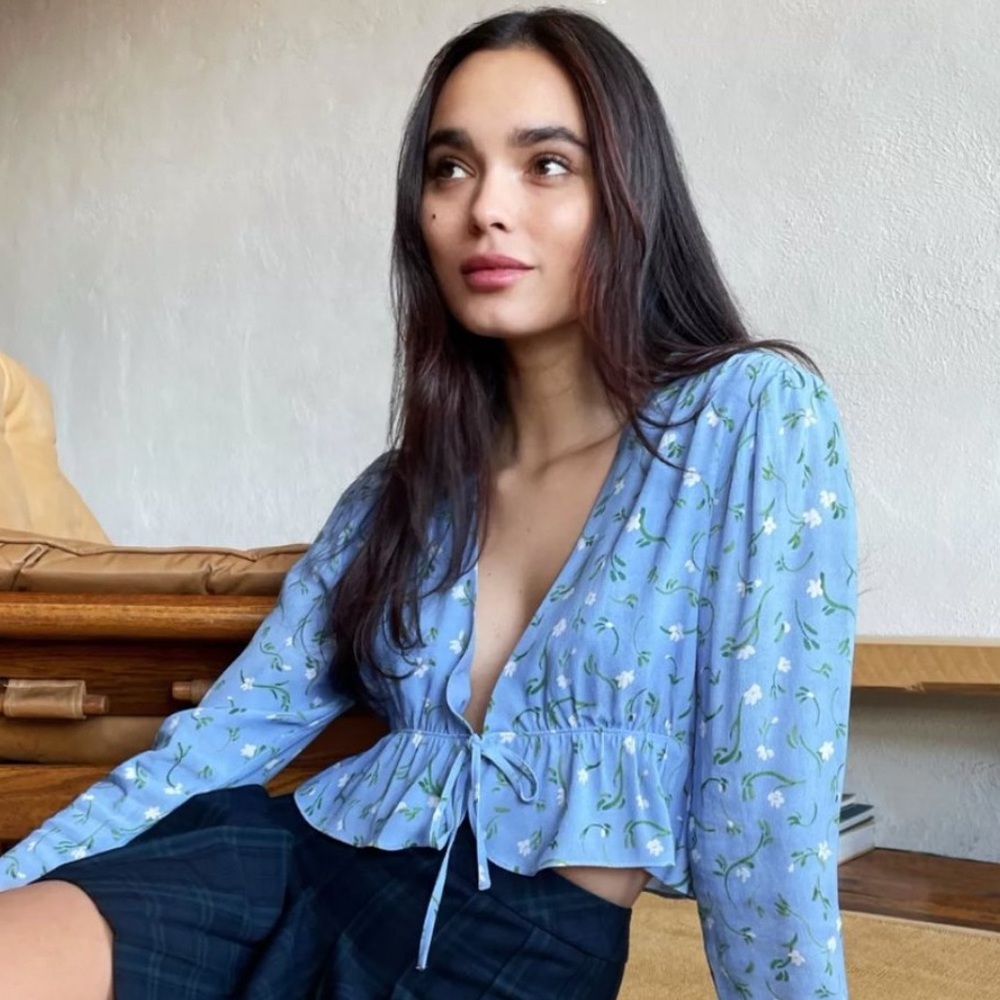 Aritzia Sunday Best New Cropped Tie Front Blouse Floral